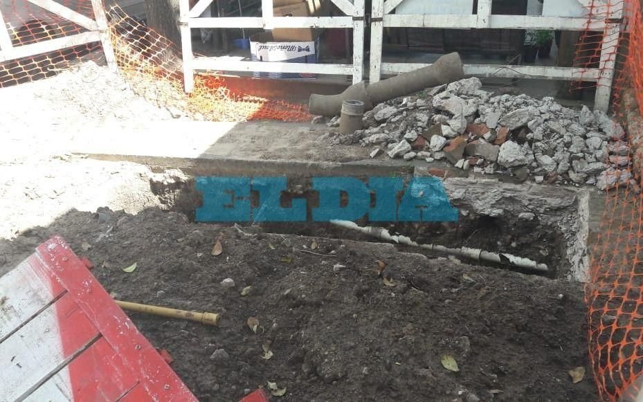 Empezaron una obra en la puerta de su casa y dice que la "abandonaron"