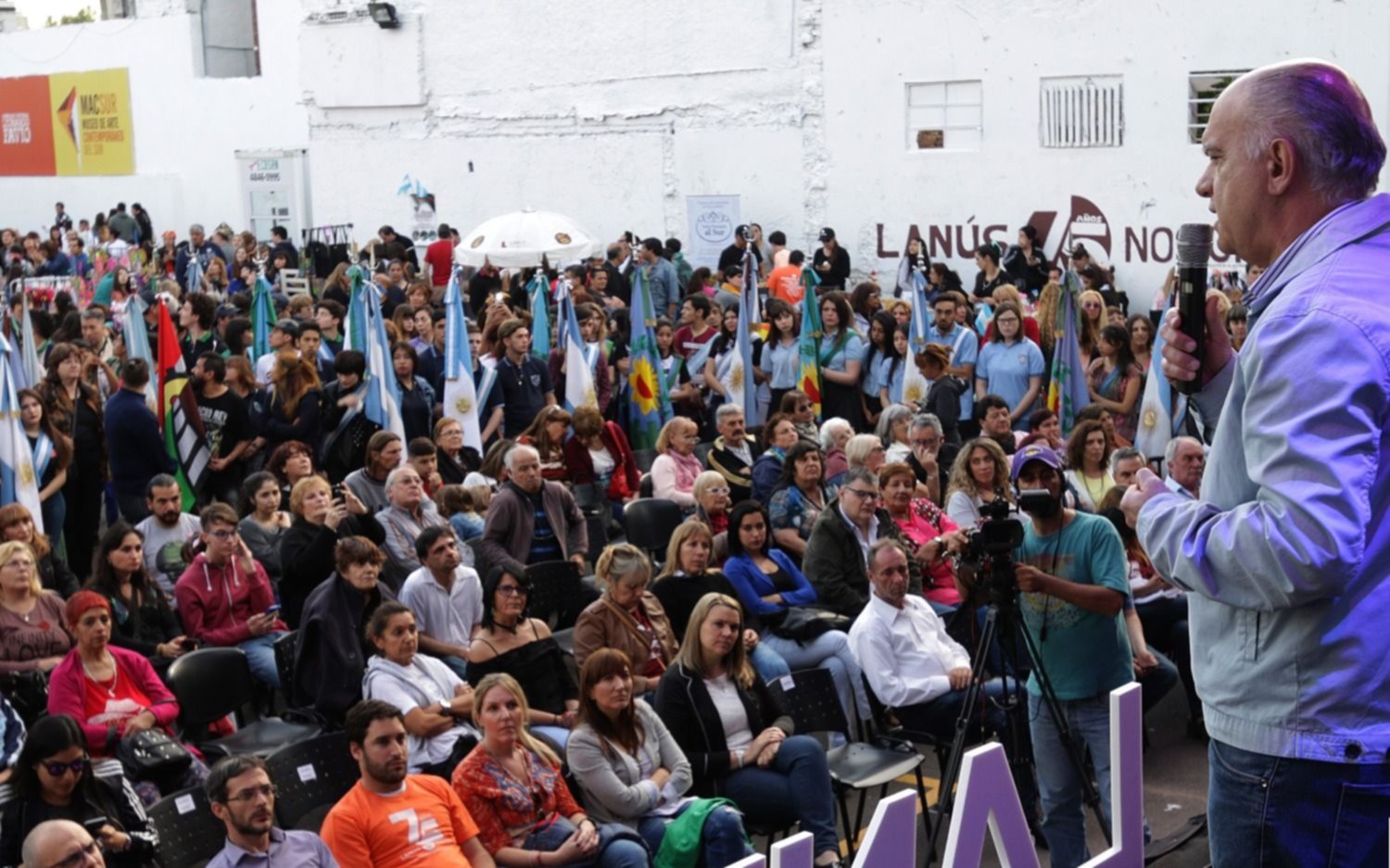 Grindetti acompañó a los vecinos en los festejos por el 74º aniversario de la Autonomía de Lanús