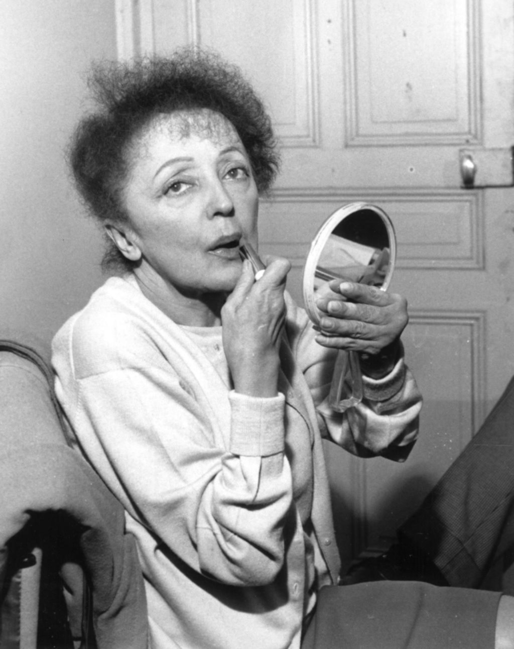 55 años sin Piaf: una mujer frágil, una vida de dolor, pero una voz invencible