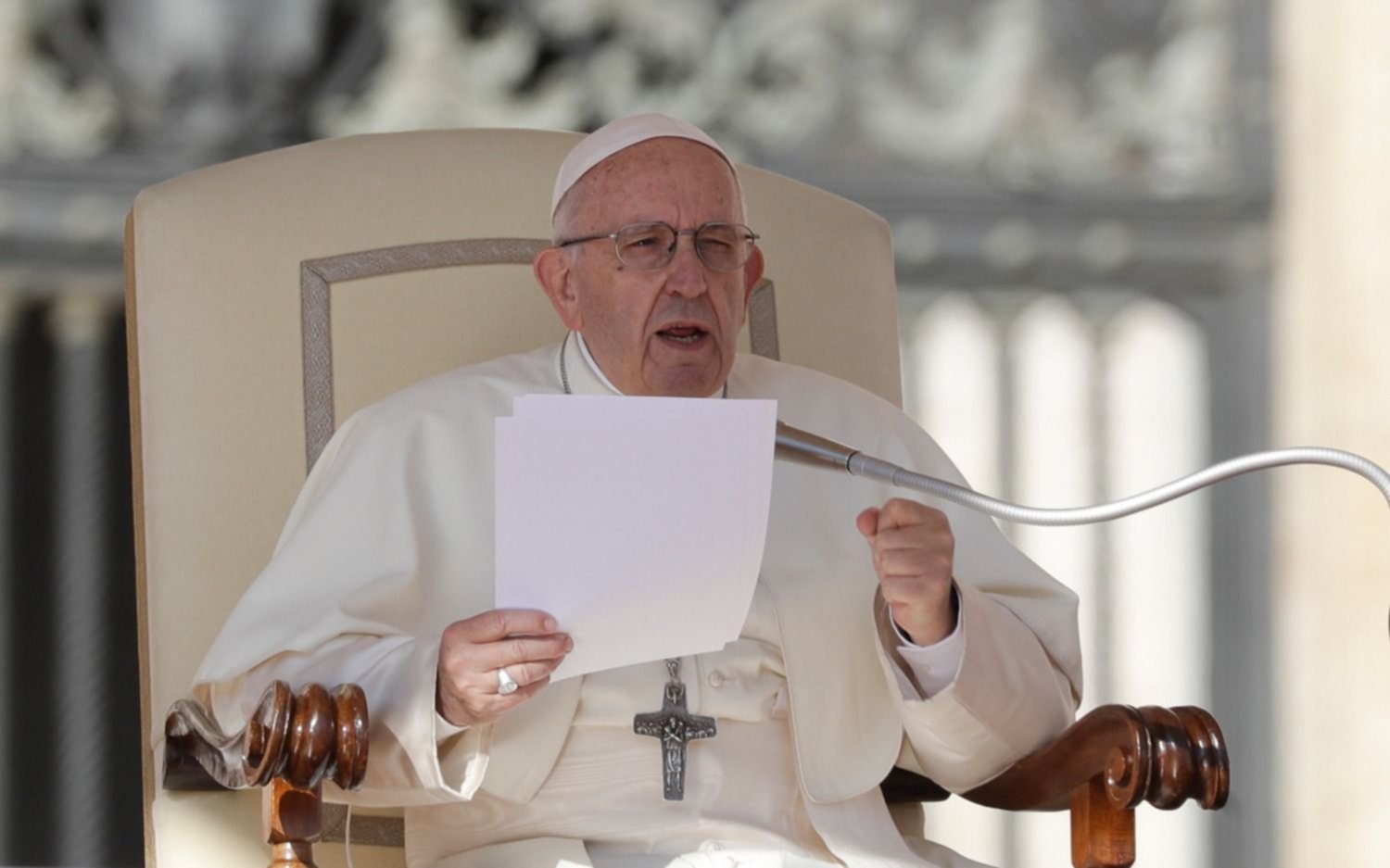 El Papa comparó el aborto con "contratar a un sicario"