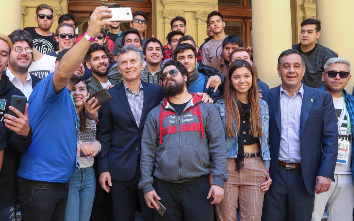 Los ganadores del concurso "Vamos las Bandas" fueron recibidos por el presidente