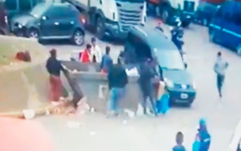 VIDEO: Un policía fue abatido en un tiroteo cuando intentaba robar en el Mercado Central