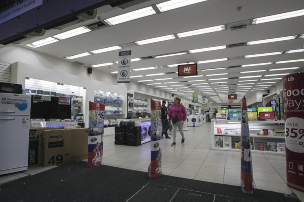 La crisis desató una ola de recortes y cambios de hábitos entre los platenses