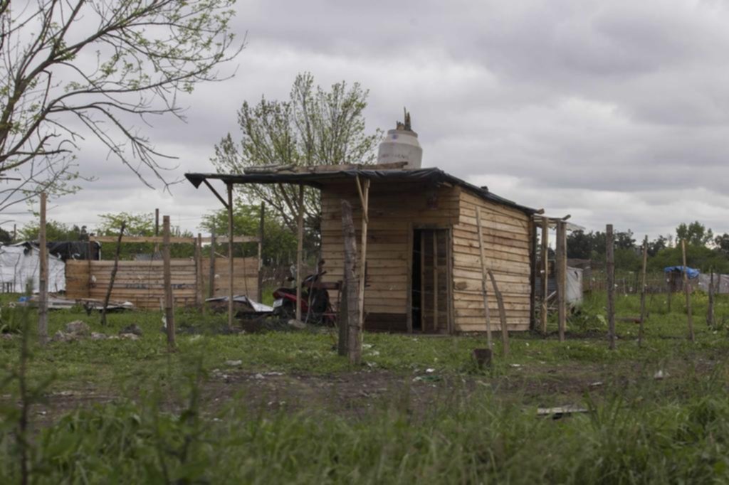 Vecinos preocupados porque se consolida la mega toma de tierras en el barrio El Retiro
