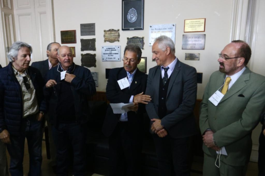 Reconocimiento para egresados de Veterinarias