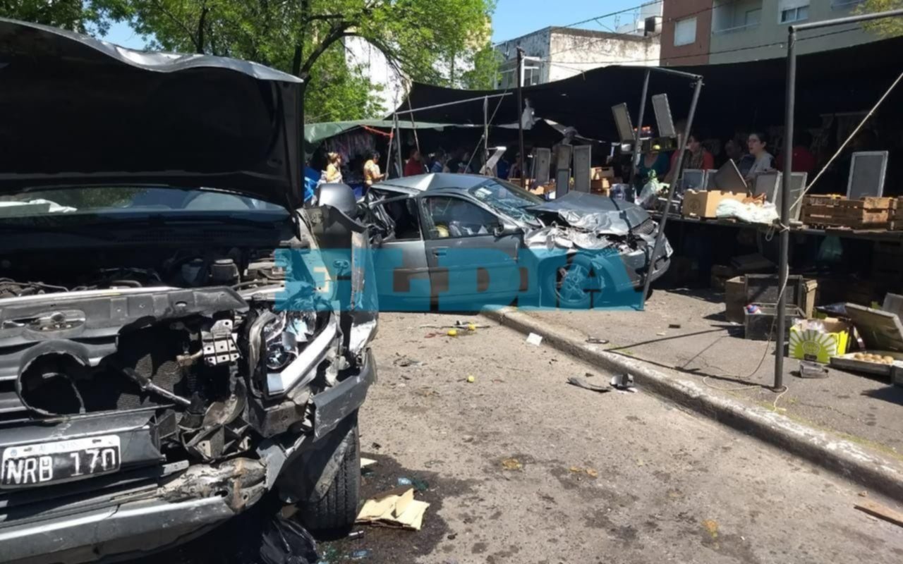 Fuerte choque entre una camioneta y un auto en 38, 10 y 11