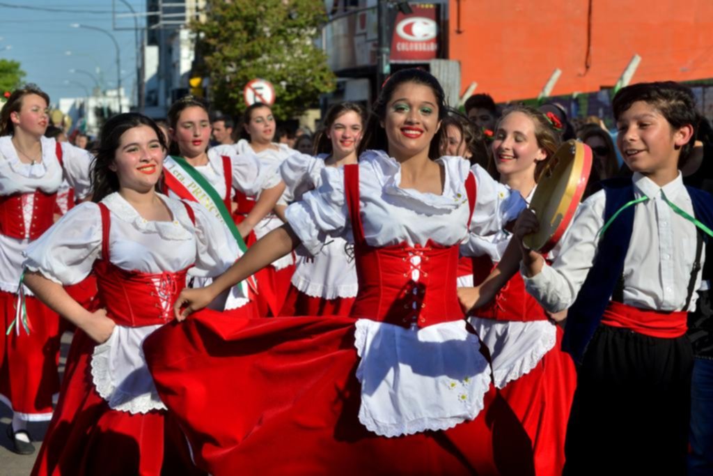Desfile, bailes y comidas típicas cerraron la 41º edición de la Fiesta del Inmigrante en Berisso