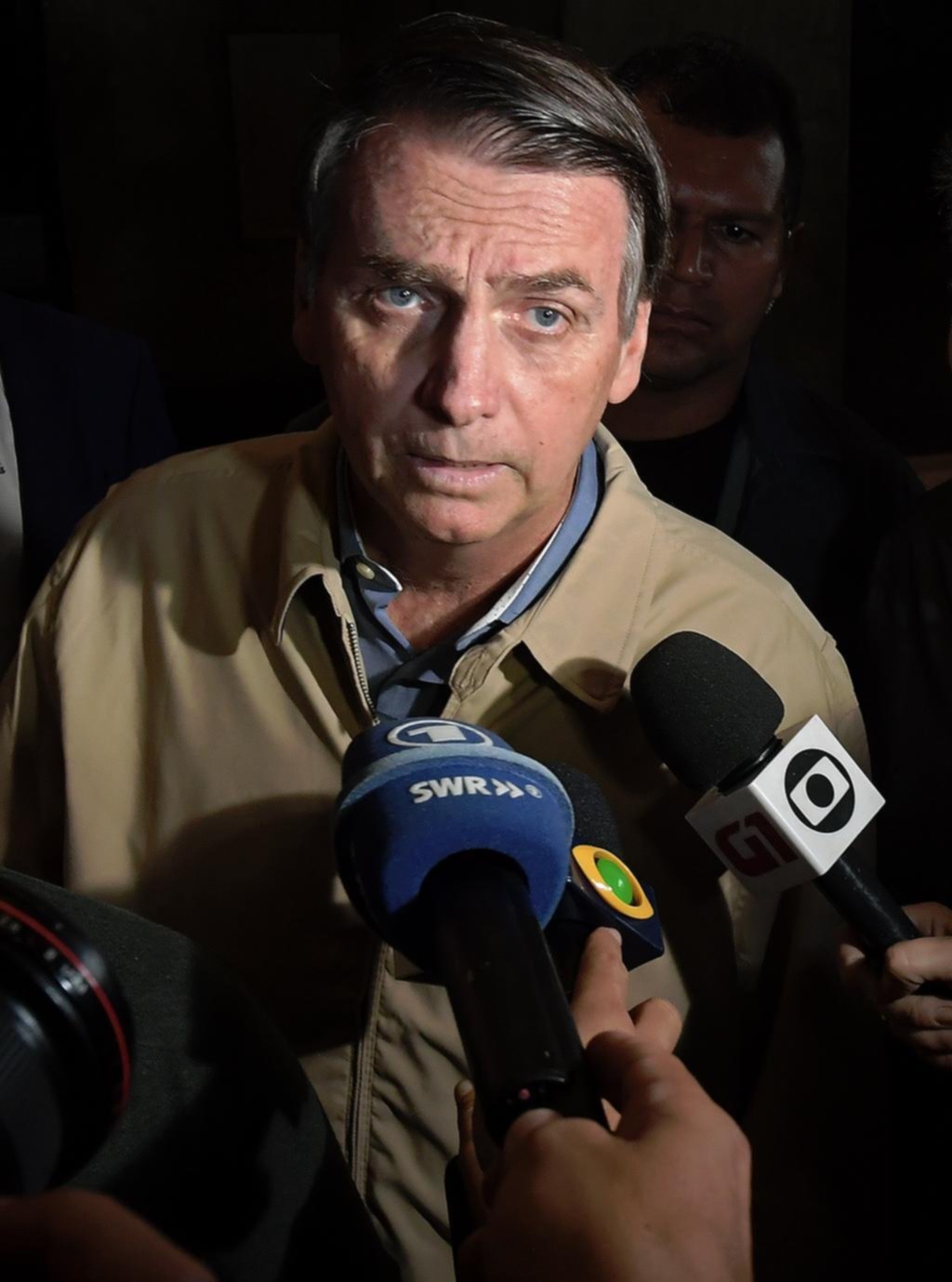 Confiado, Bolsonaro asegura que tiene “una mano en la banda presidencial”