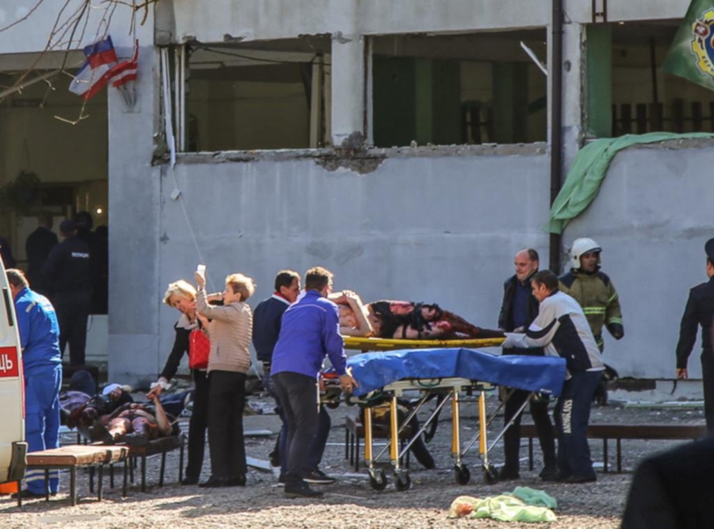 Un estudiante con un fusil desató una masacre en un colegio de Crimea