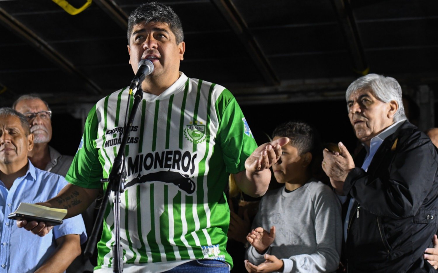 Pablo Moyano fue recibido con acto de camioneros tras su regreso desde Singapur