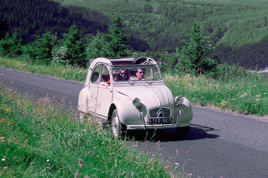 Caravana por los 70 años del Citroën 2 CV