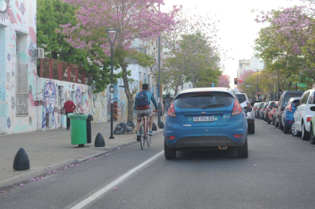 Calle 12 ya tiene su bicisenda de 64 a 54 y se bajó la velocidad máxima a 30 kilómetros