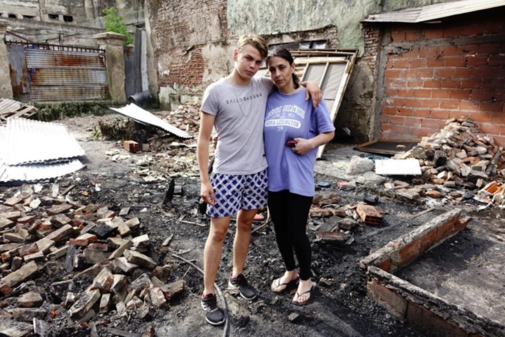 Dos familias en la calle y la angustia de perderlo todo, tras un incendio voraz en Berisso