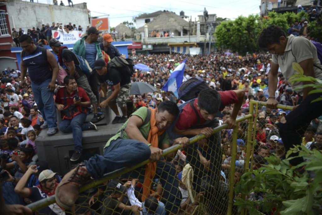 Tensión con caravana de inmigrantes en México