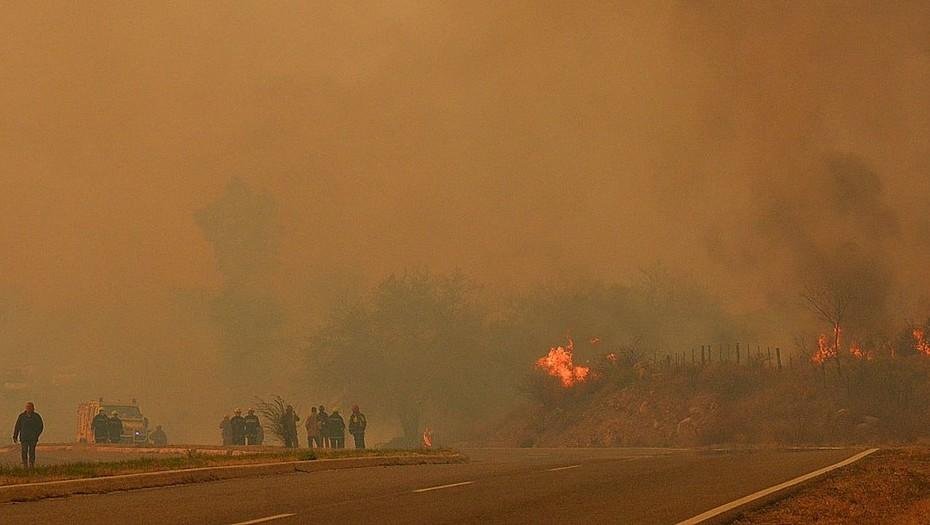 Una localidad de San Luis amenazada por un incendio originado en un rayo