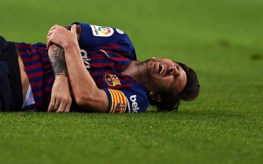 Messi se perderá el clásico frente al Madrid: cayó mal y se fracturó el brazo derecho