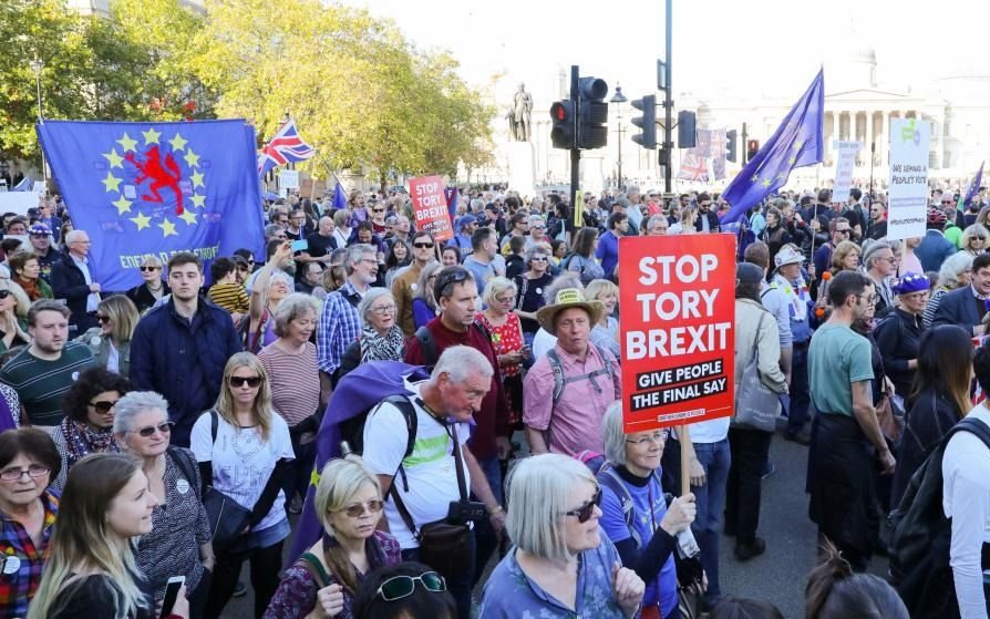 Cerca de 700 mil personas marcharon por el centro de Londres pidiendo detener el Brexit