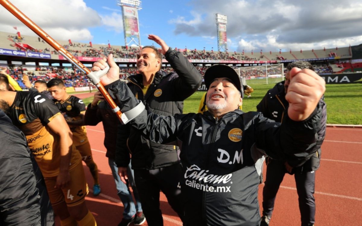 Maradona festejó con muleta otro triunfo de Dorados