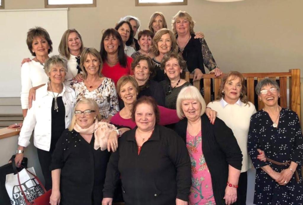 Emotivo reencuentro de maestras