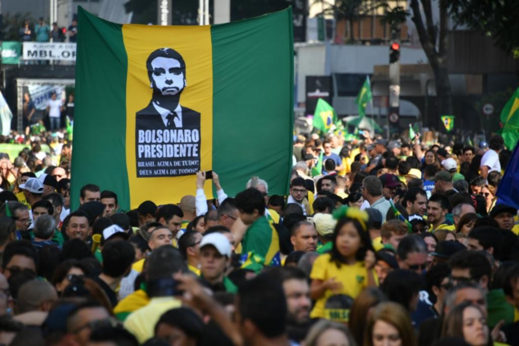Nutrido respaldo a Bolsonaro en las calles de Brasil, antes de la segunda vuelta presidencial
