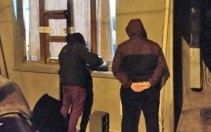 Indagan a los padres de un bebé y un nene de 3 años intoxicados con cocaína