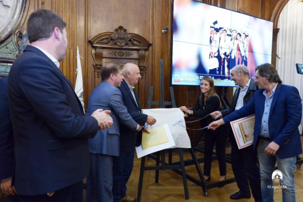 Homeneja de la Legislatura porteña a Estudiantes