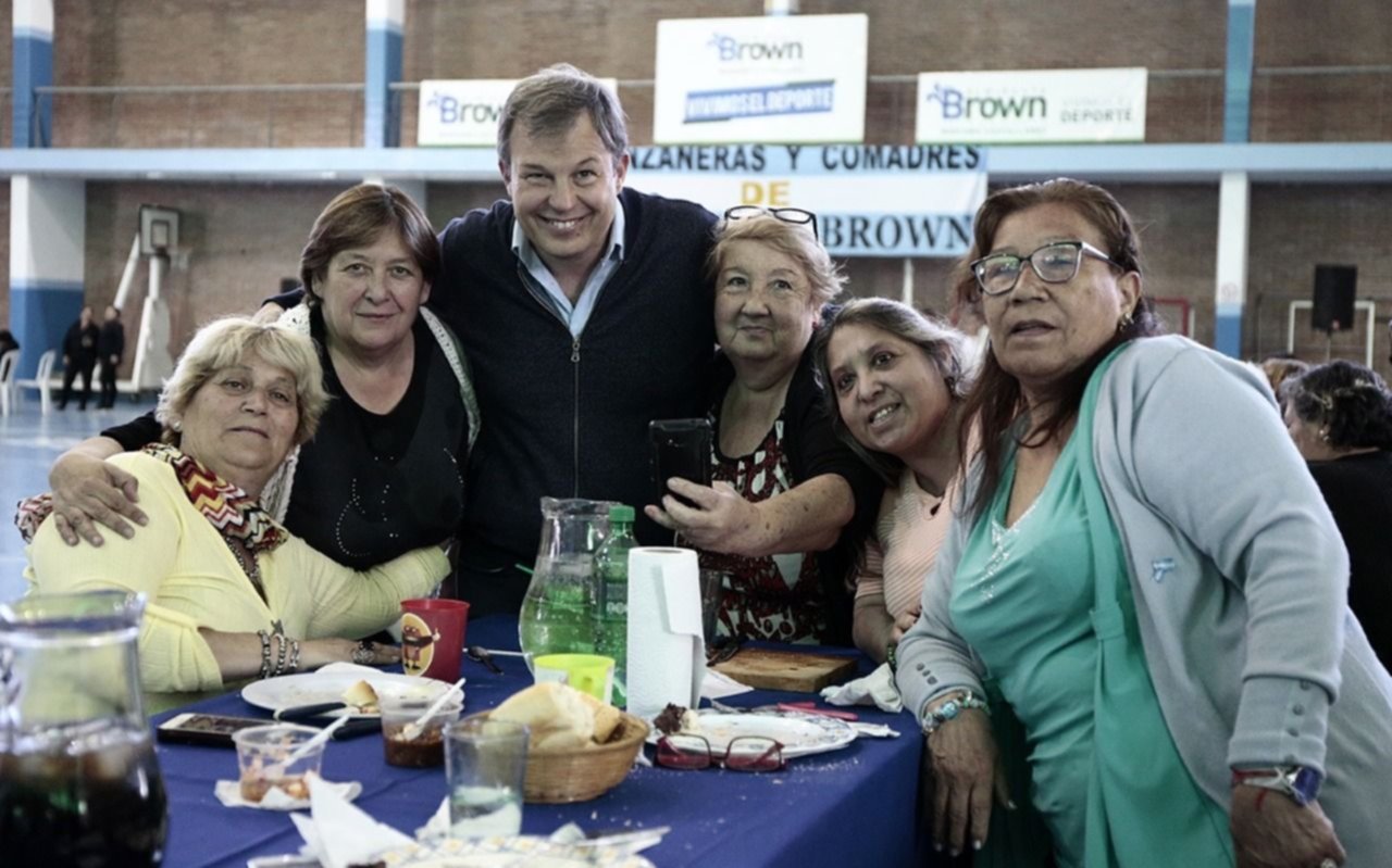 Cascallares mantuvo un encuentro con 800 trabajadoras sociales