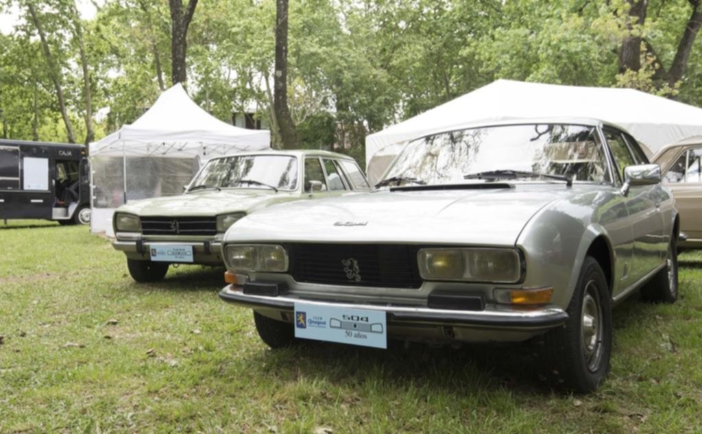 En Autoclásica se celebró el cincuentenario del Peugeot 504