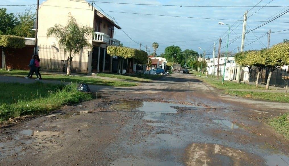 Un cruce de calles donde los pozos ganan por goleada