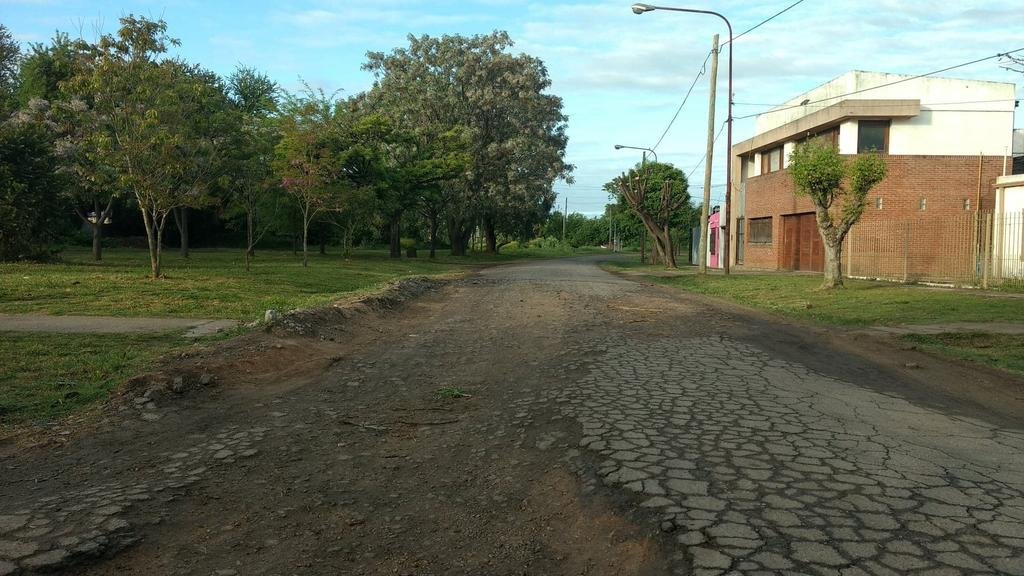 Vecinos de 527 y 116 piden mejoras en una calle