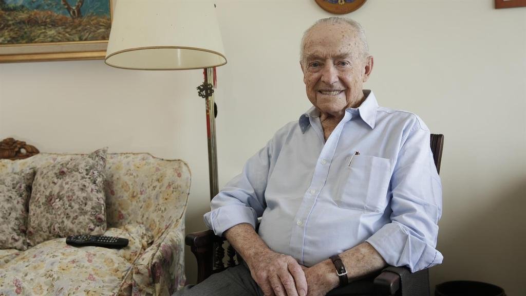 La historia del piloto argentino que peleó contra Hitler y ahora acaba de cumplir 101 años