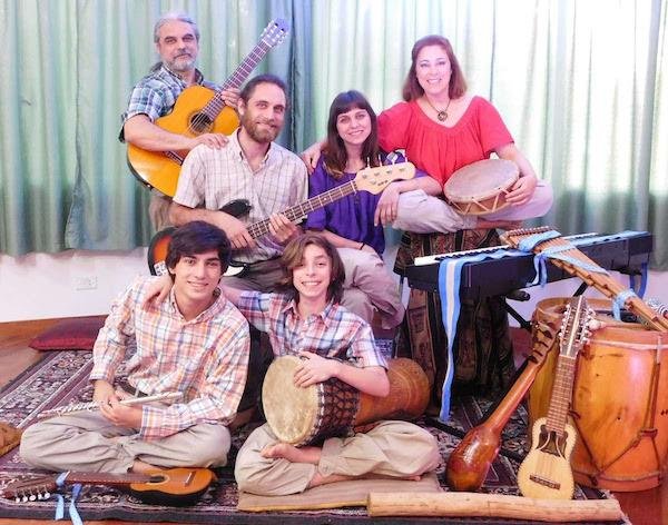 Una familia que va con la música a todas partes