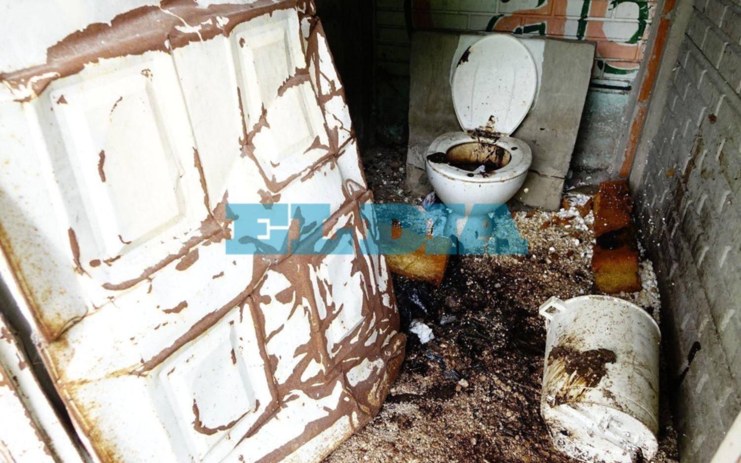 Reclamos por el deterioro de los baños públicos de parques y plazas
