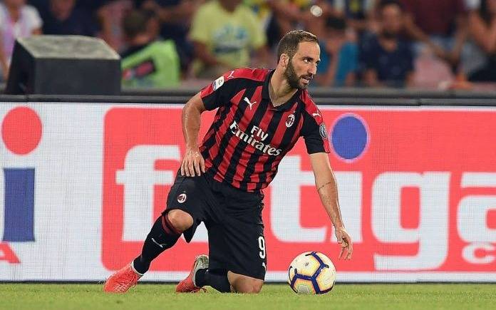 Duros con Higuaín: "Está lento y nervioso; no sirve para nada", dicen en Italia