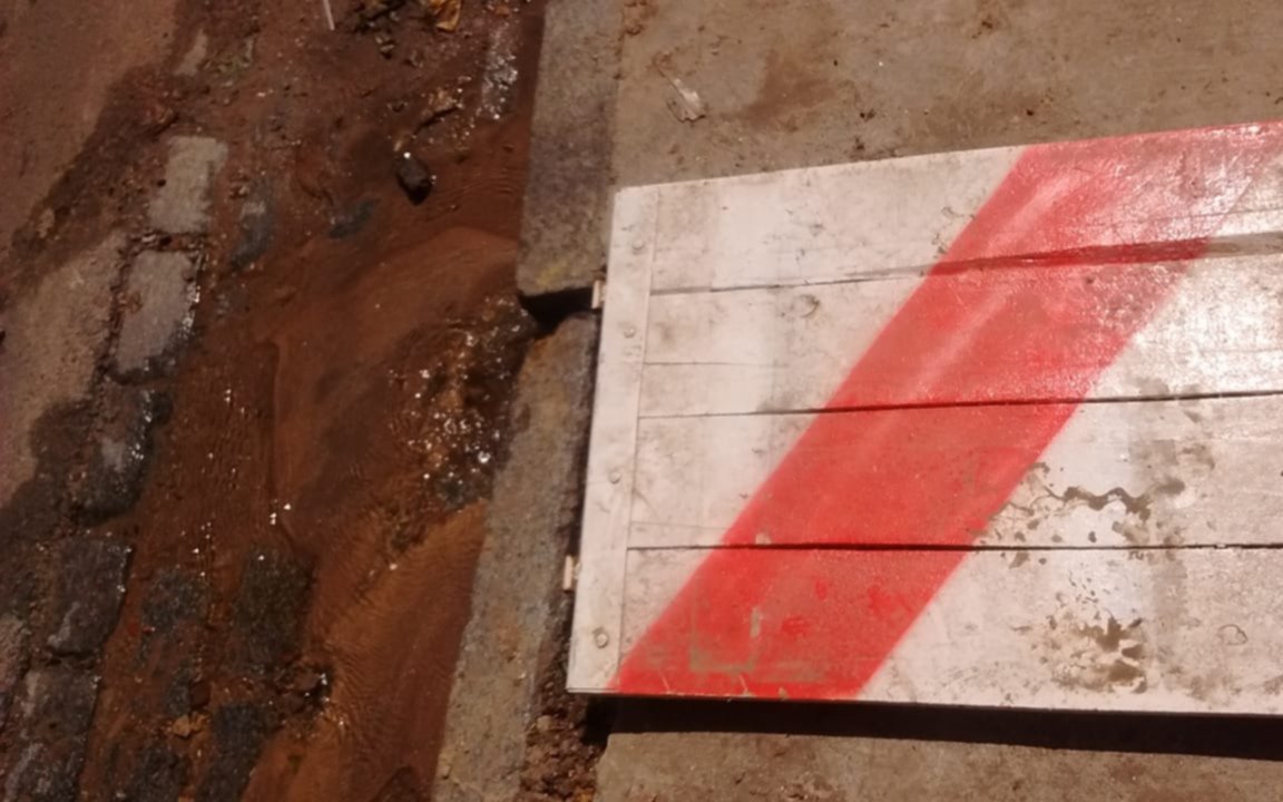 Pérdida de agua en calle 1 entre 49 y 50