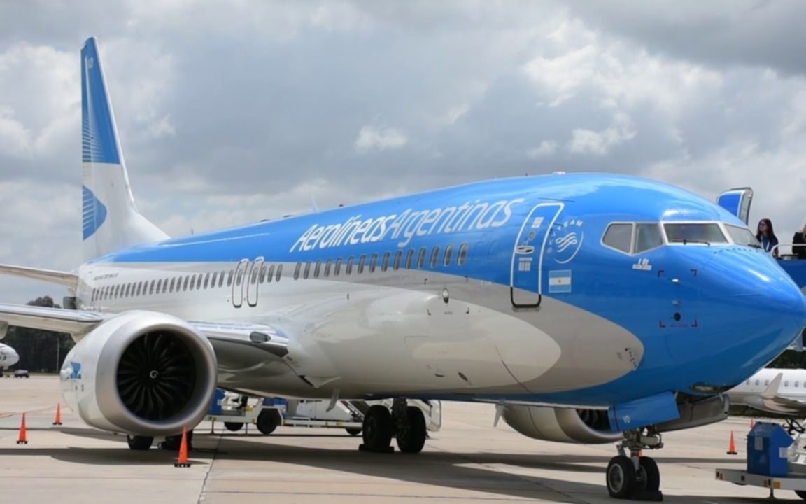 Dos vuelos de Aerolíneas Argentinas tuvieron que volver a Ezeiza por problemas técnicos