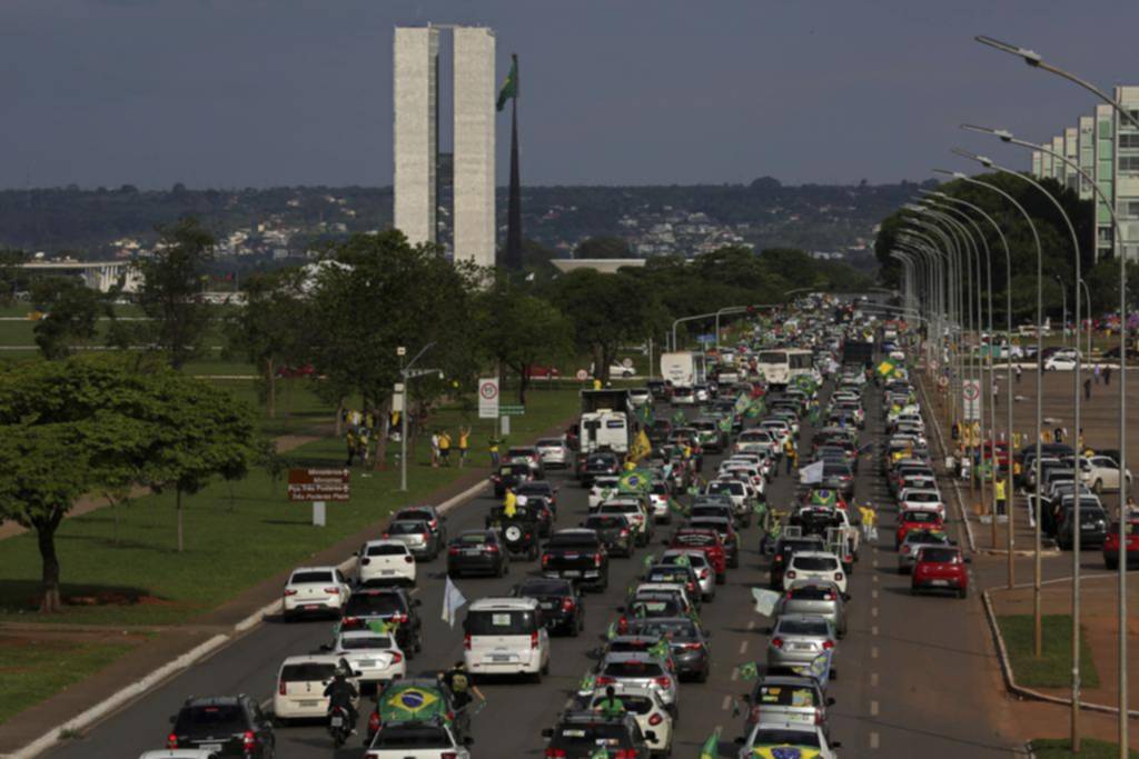 Un Brasil polarizado define en ballotage a su próximo presidente