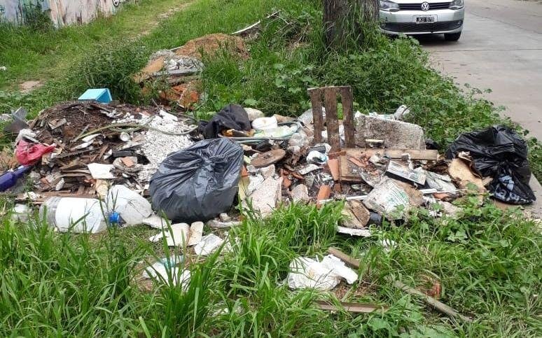 Riesgo sanitario por un basural en 4 y 524