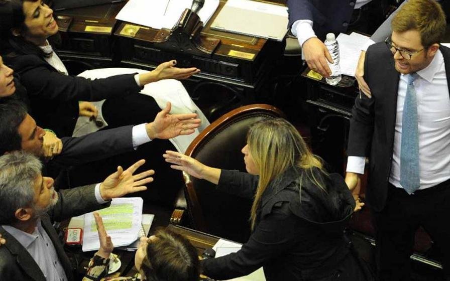 Lucha libre y halloween en el congreso