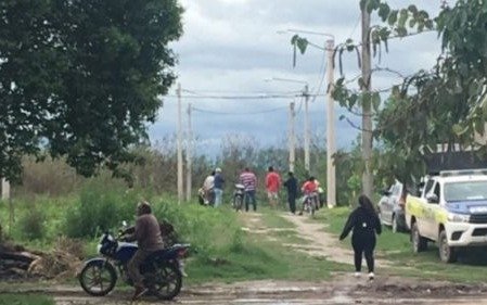 Tucumán: encuentran apuñalada a una joven en un descampado