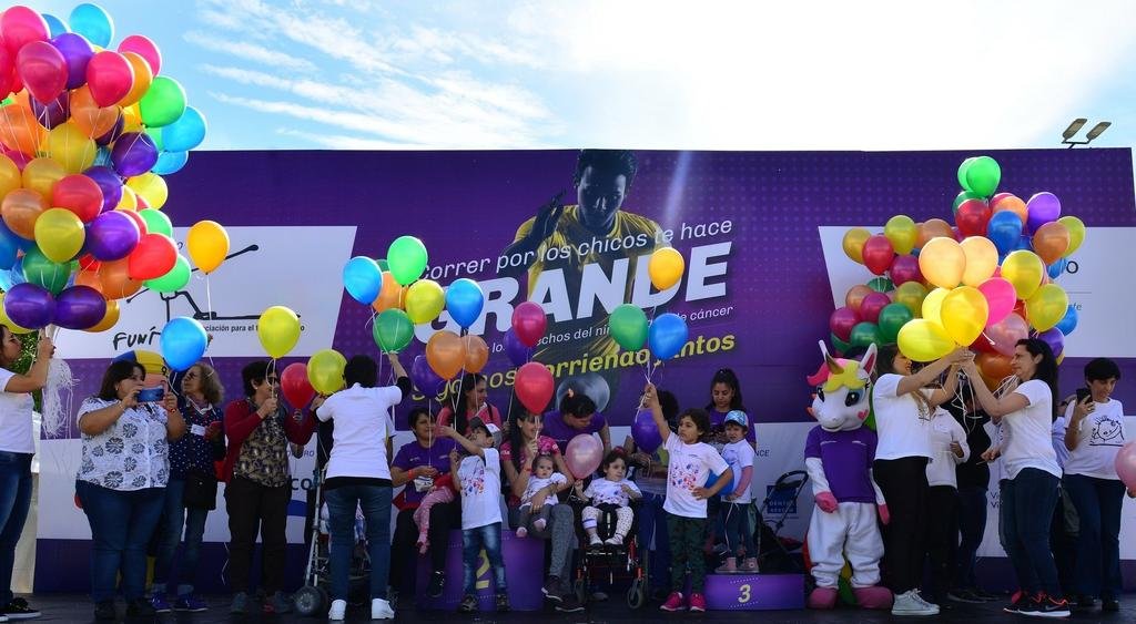 Más de mil competidores en la carrera por los derechos del niño curado de cáncer