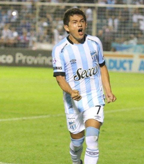 Independiente, con un jugador menos, perdió sobre el final contra el Decano tucumano