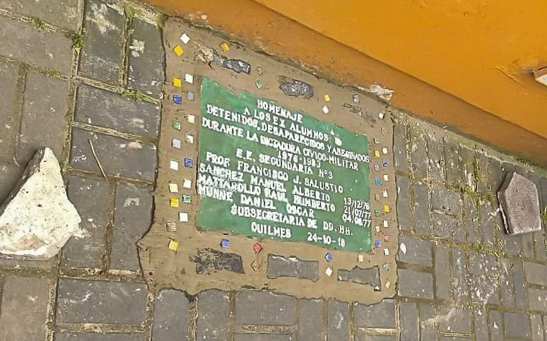 Homenaje a tres alumnos desaparecidos en dictadura