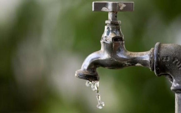Quejas por falta de agua en una zona de Berisso