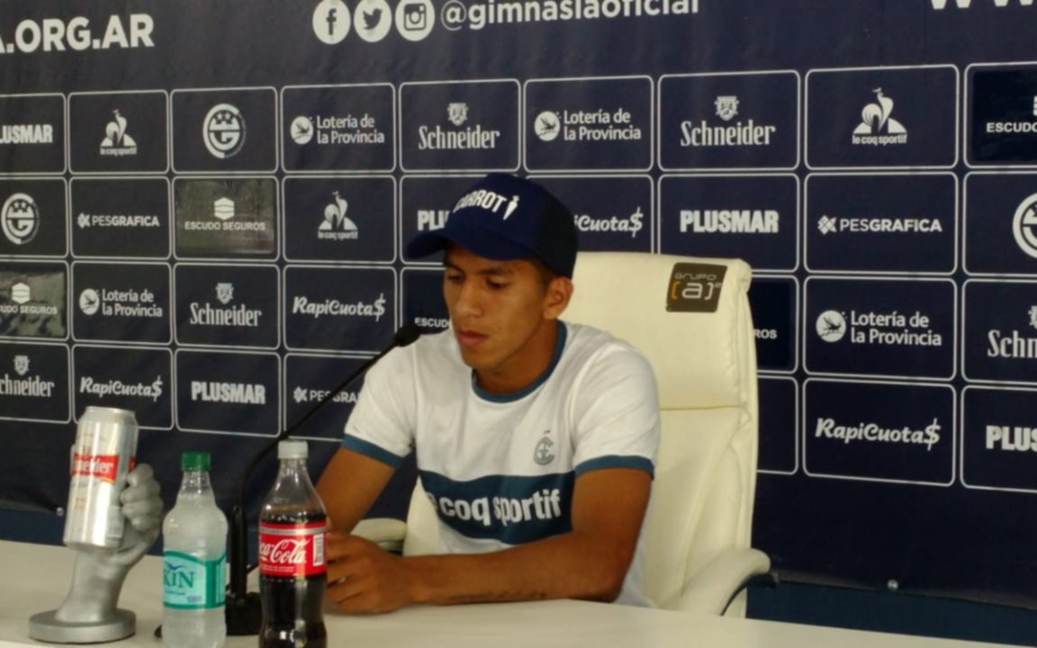 Comba: "Haré el esfuerzo para que mi familia vaya a verme, mi papá me vio jugar una vez"