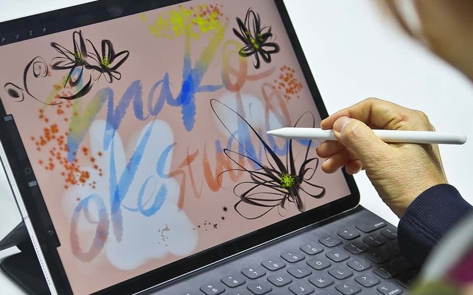 Apple presentó una renovada MacBook Air y el novedoso iPad Pro