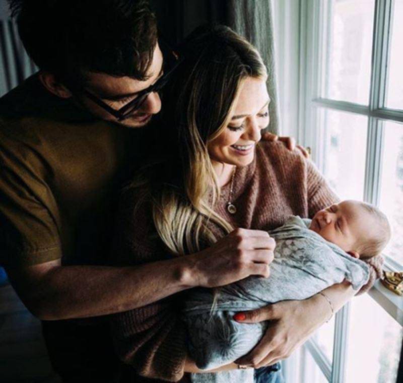 Hilary Duff dio a luz a Banks Violet Bair, “una cosita que nos ha robado el corazón”