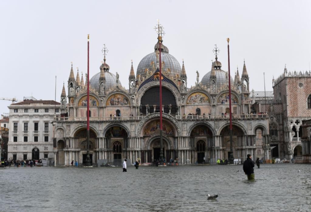 El temporal de lluvias en Italia inunda Venecia y deja al menos 12 muertos
