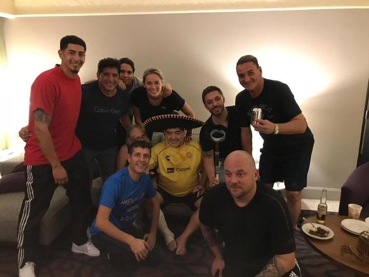 Junto a los suyos y con saludos desde todas partes del mundo, Diego celebró sus 58 años