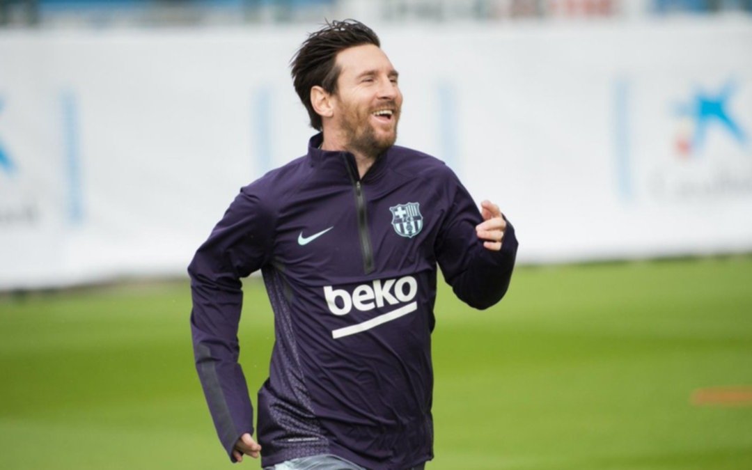 Messi volvió a entrenarse tras la lesión en su brazo derecho